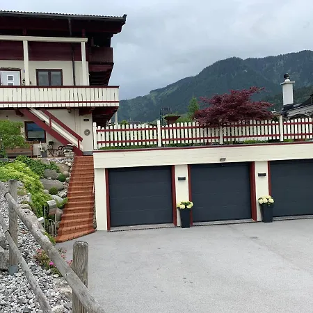 Appartement Holiday アパート